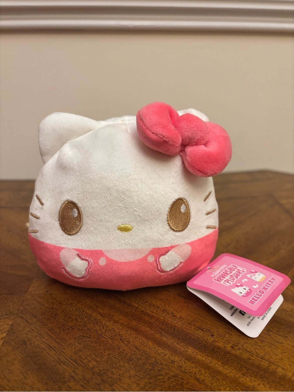 Hello Kitty White and Pink Reversible Plush Coin Pouch NWT